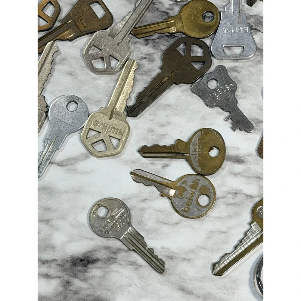 VTG KEYS 113 OVER 1LB~ GM, HOUSE, MASTER, VW, SAMSONITE, CHICAGO LOCK ETC (2593)